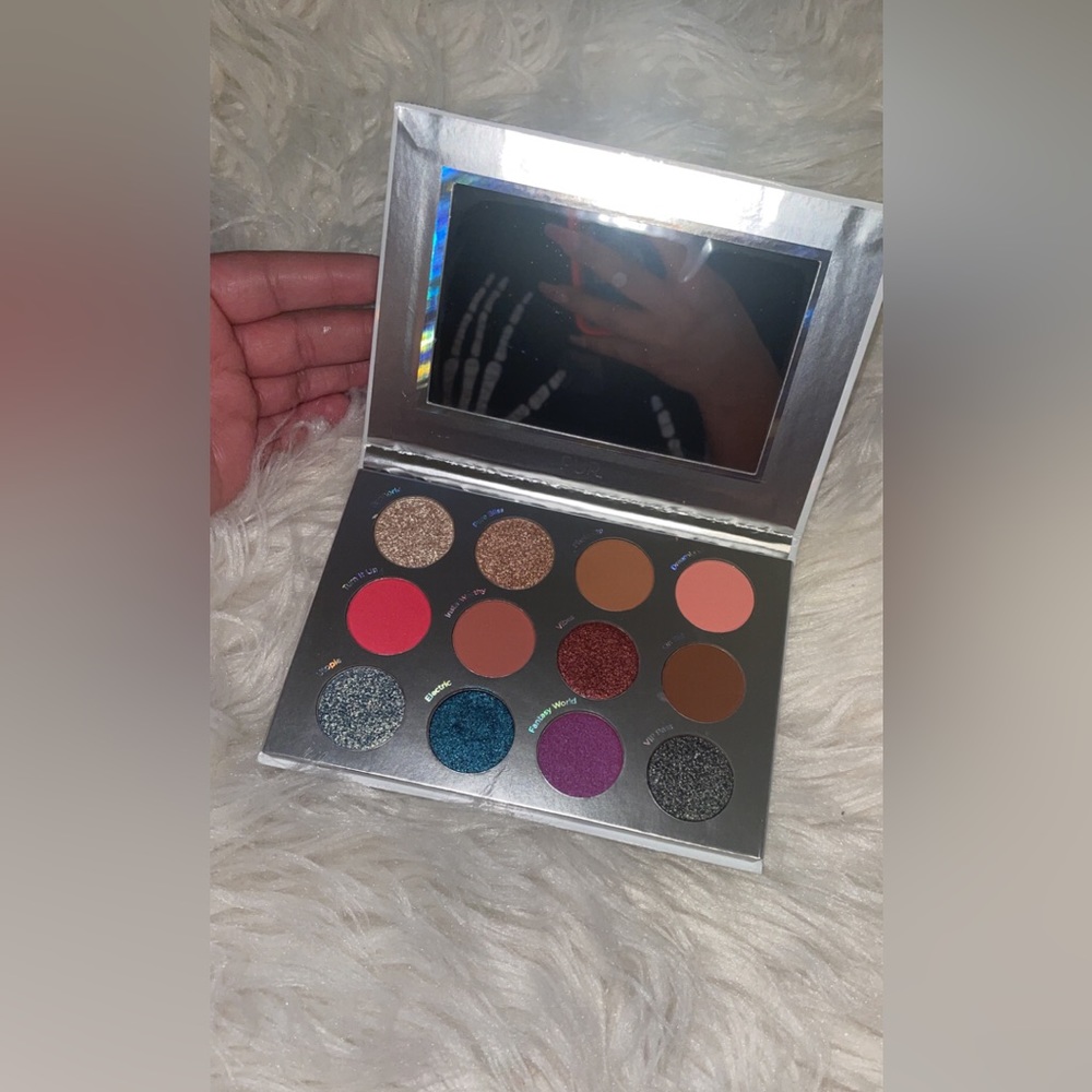 Eyeshadow palette